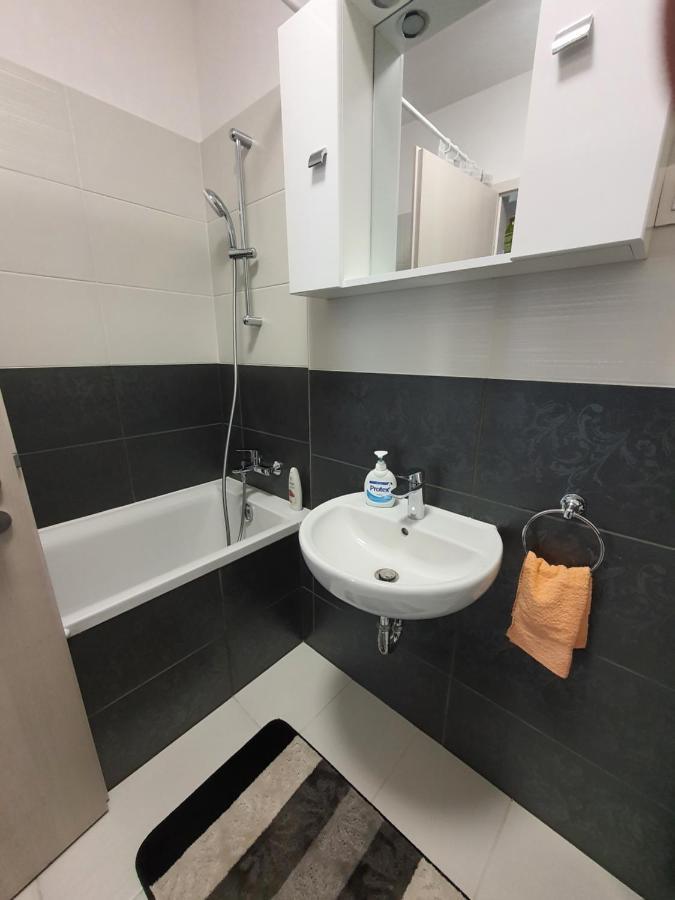 Park West Apartment - Free Parking บูดาเปสต์ ภายนอก รูปภาพ